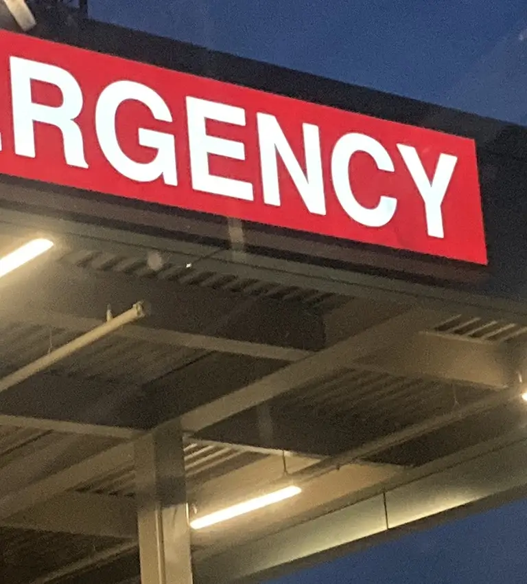 a hospital emergency sign