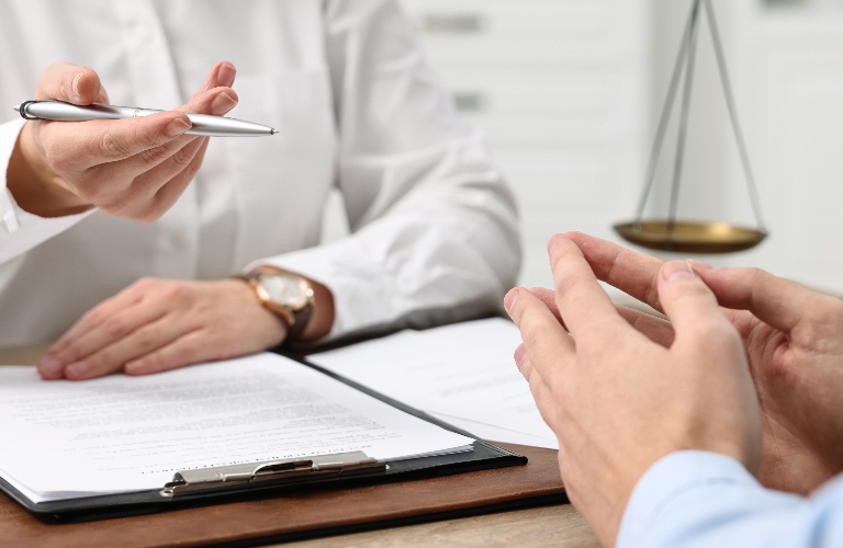 Lawyer is consulting client